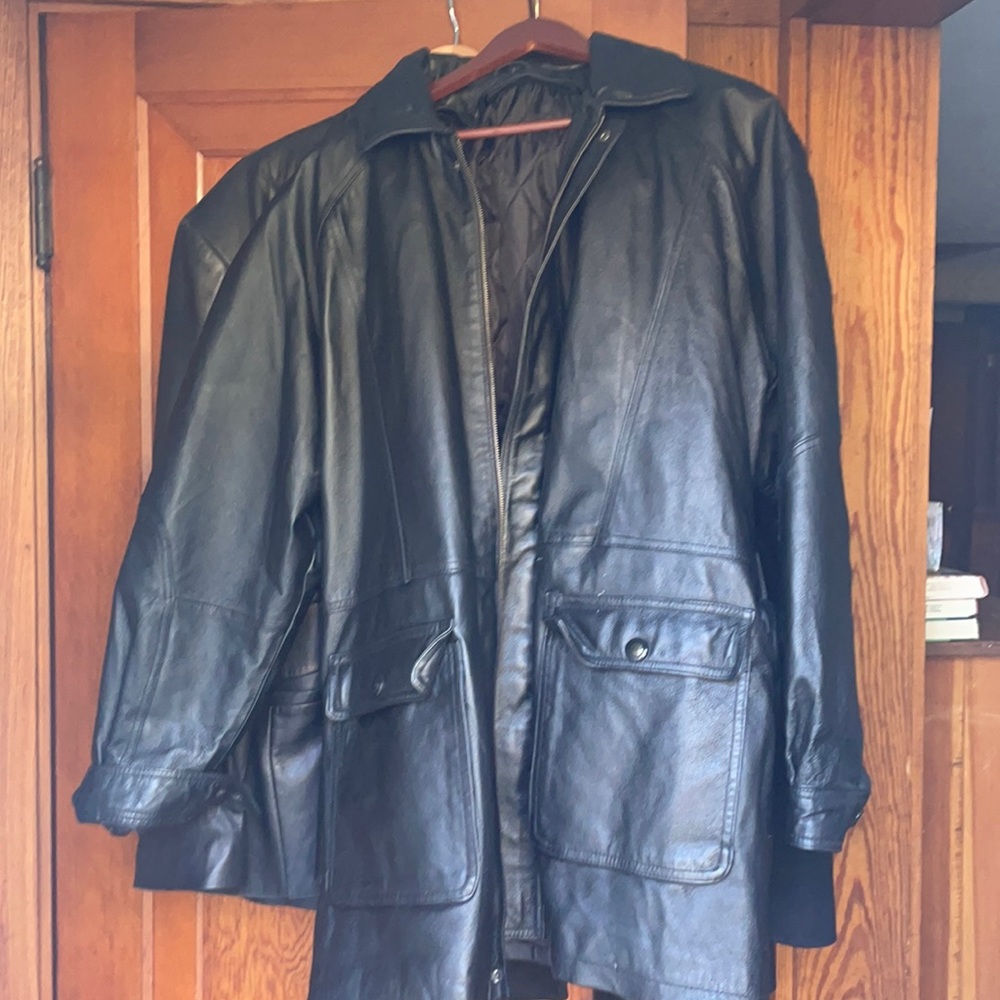 XL 100% genuine black leather jacket in good shape full zip & button up